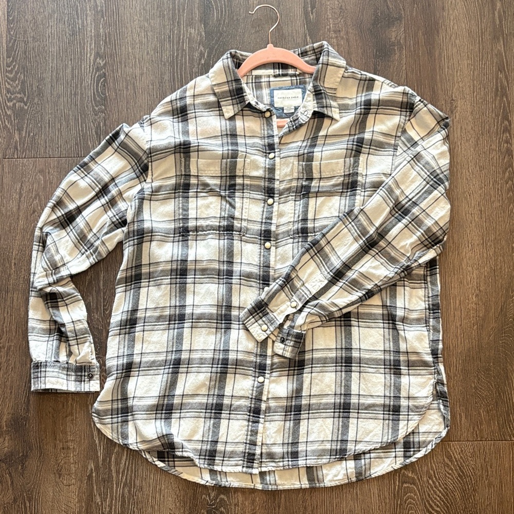 American Eagle Outfitters white and Black Plaid Button-Down Flannel Shirt